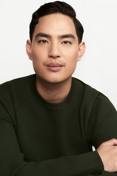 Julian Lao interpreta Byron