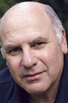 David Wohl interpreta Eugene Provost