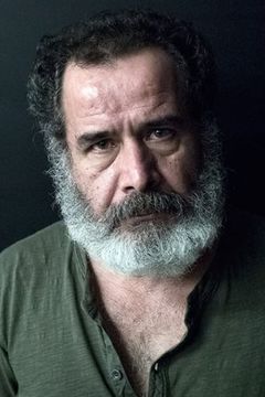 Thodoros Katsafados interpreta Commissaire grec