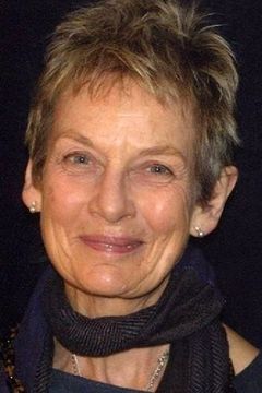 Ann Firbank interpreta Lady Bradley