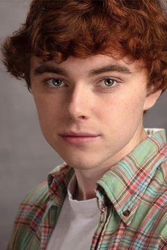 Ben Carolan interpreta Darren