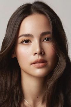 Urassaya Sperbund interpreta Prang
