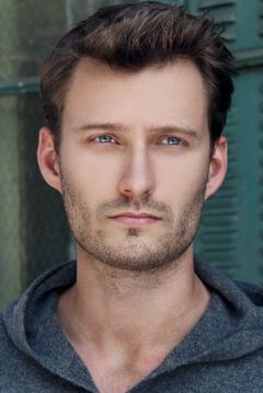 Akos Armont interpreta British Soldier