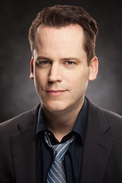 Aaron Craven interpreta Phillips