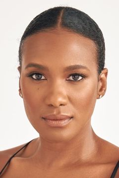 Vicky Jeudy interpreta Rayna