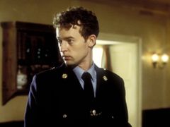 Peter Hanly interpreta Edward, Prince of Wales