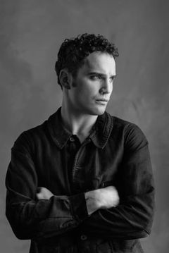 Alex Brock interpreta Osprey Agent