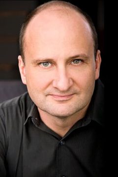 David Mackay interpreta'Alien Attack!'
