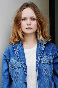 Sofie Eifertinger interpreta Zora Borchert