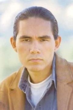 William Joseph Elk III interpreta Native Wolf Pack Member #2 (uncredited)