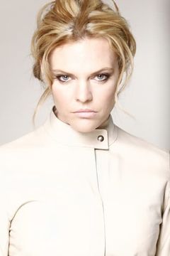 Elizabeth Marleau interpreta Juliet Stoker