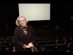 Jeanine Basinger interpreta Self