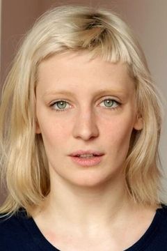 Lucie Debay interpreta Paula