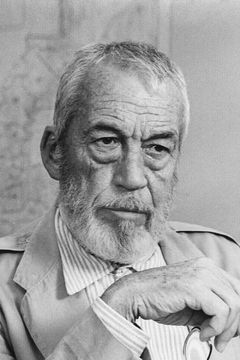 John Huston interpreta Kardinal Glennon