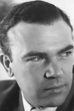 Richard Leech interpreta Captain Crosbie