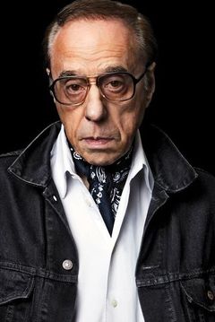 Peter Bogdanovich interpreta Dr. Elliot Kupferberg