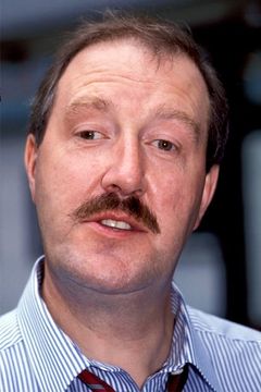 Gorden Kaye interpreta M.O.I. Lobby Porter