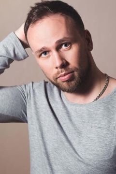 Ivan Zarhin interpreta hourly
