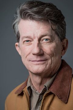 John Michael Herndon interpreta Senator