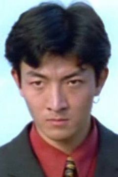 Kwan Yung interpreta Juntao's Man in Hong Kong (uncredited)