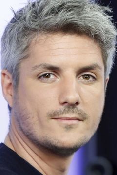 Jean-Baptiste Boursier interpreta Le journaliste TV