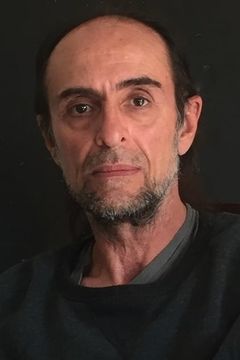 Tony Caprari interpreta Raoul
