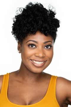 Joslyn Y Hall interpreta Luanne