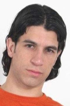 Martin Gomes interpreta James