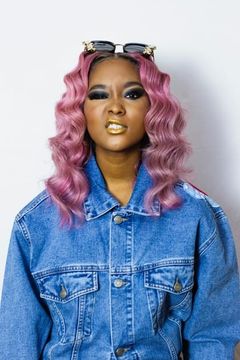 Donshea Hopkins interpreta Raina St. Patrick