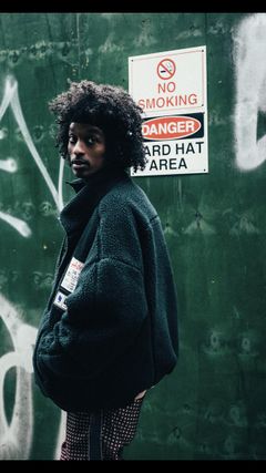 K'Naan interpreta Brutha Fez