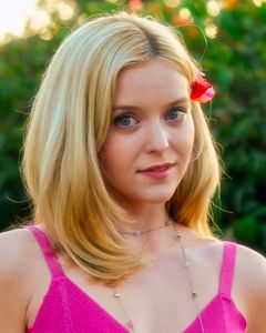 Lexi Minetree interpreta Chloe