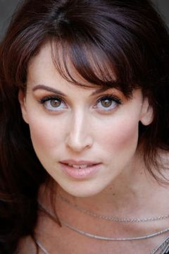 Lesli Margherita interpreta Attractive Coed