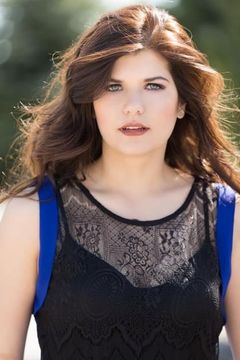Lexi Anastasia interpreta Lady (uncredited)