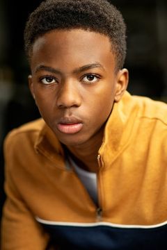 Marlon Kazadi interpreta Thick Neck