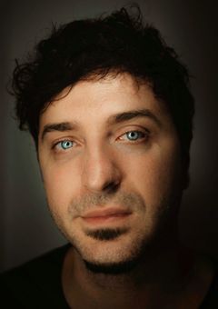 Cosmin Dominte interpreta Anton