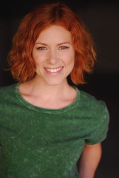 Julie Schmid interpreta Piano / Ginger Girl