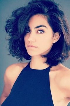 Sofia Barclay interpreta Suzy Ray