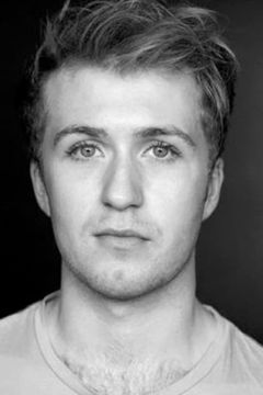 Jordan Waller interpreta Edward, Head Footman