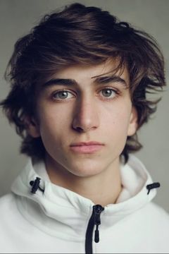 Sebastian Croft interpreta Anne's Peter (voice)