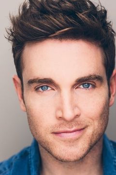 Tyler Hanes interpreta Dancer