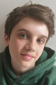 Léo Lorléac'h interpreta Alex