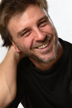Armando del Río interpreta Montalbán
