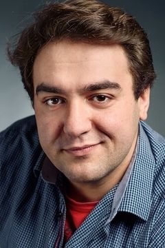 Gabriel Costin interpreta Poliziotto 3