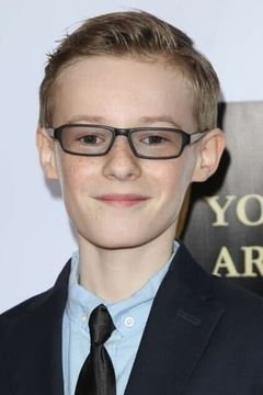 Kyle Catlett interpreta Zach