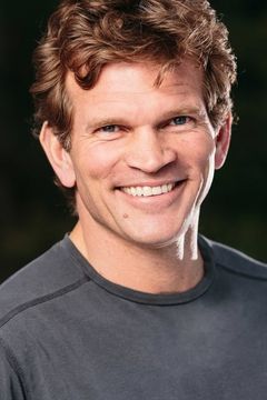 Patrick Kerton interpreta Kris