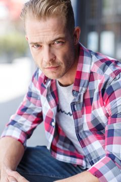 Rene Heger interpreta Quartermaster Klause