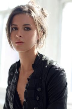 Brittany Ashworth interpreta Fran Adams