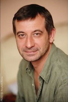Franck Gourlat interpreta Additional Voices (voice)