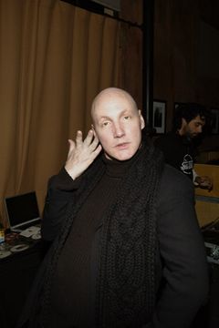 James St. James interpreta Scary KostMart Shopper