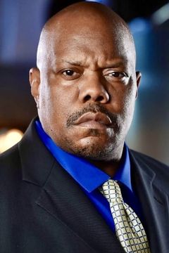 George Sharperson interpreta Cop